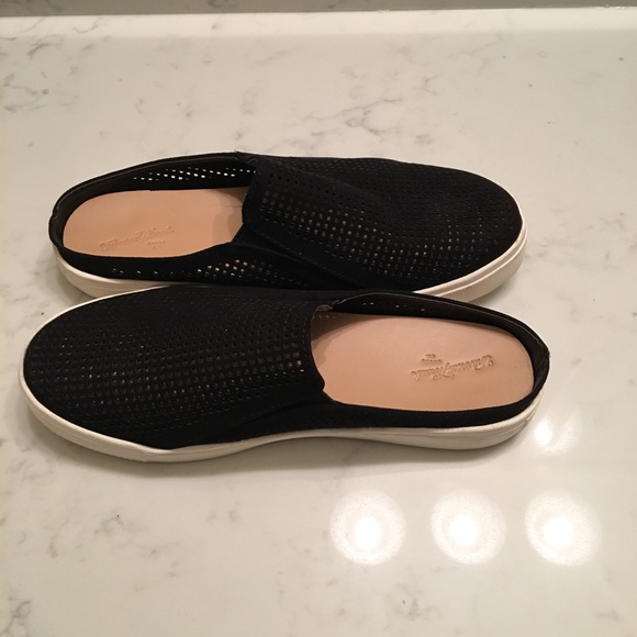 Universal Threads Sneakers - Picture 4 of 6